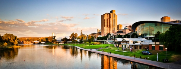 In der Innenstadt von Adelaide können Bewohner und Touristen noch reichlich Grünflächen nutzen