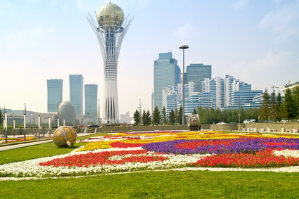 Ein Blick auf die Wolkenkratzer in Astana