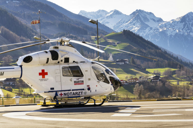 Notarzt Hubschrauber in den Bergen