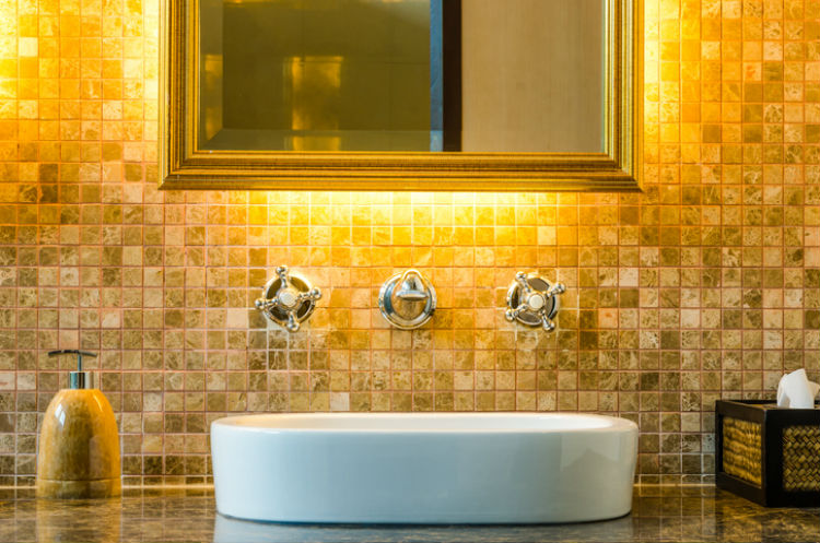 Waschbecken in einem Luxus-Badezimmer