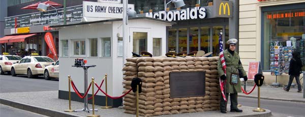 Checkpoint-Charlie-Berlin