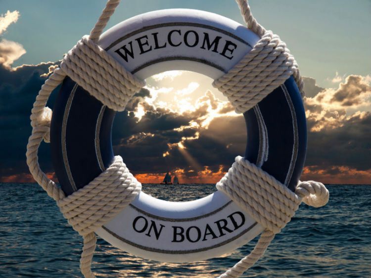 Rettungsring eines Kreuzfahrtschiffes auf dem welcome on board steht