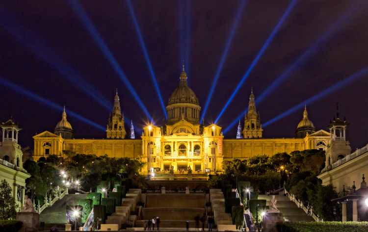 Nationales Kunstmuseum Katalonien in Barcelona bei Nacht
