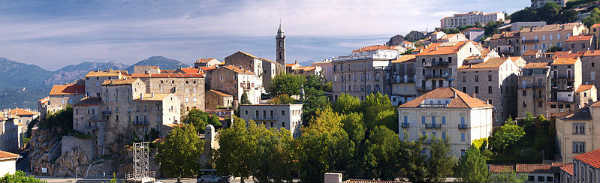 Sartene - Panorama sur la ville / Quelle: Pierre Bona (wikipedia)