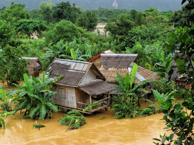 Katastrophentourismus pur - In Asien waren viele Menschen von der Flut betroffen